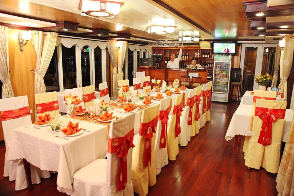 Halong Aurora Cruises Apartman Hạ Long-öböl Étterem fotó